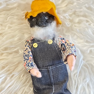 Granny zeichenerfahrene Apple Doll