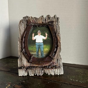 GOOD Luck HORSESHOE FRAME Western Theme Picture Frame 4 x 3  Resin Photo Frame