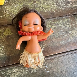 Vintage Hula Dancer Rubber Doll: Hawaiian Souvenir with Grass Skirt