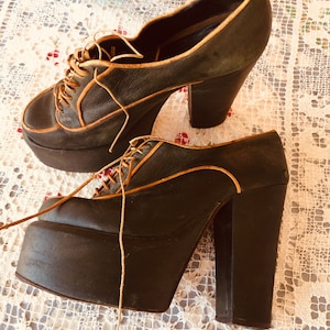 1970s TRUE ViNTAGE PLATFORM SHOES Green High Heels Lace Ups 35.5 Made In Italy Seventies Groupie Bowie Stardust Rock And Roll
