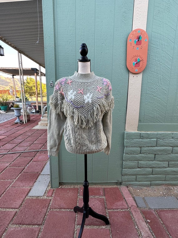 ViNTAGE SWEATER FRINGED Hand KNIT Embroidered W Fl