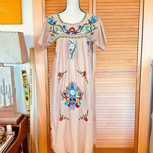 SweeT MEXICAN Puebla DRESS 90s Embroidered Small Pretty EMBROIDERY House Dress image 1