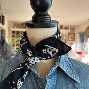 RiDE Free Flaming SKULL BANDANA ThE COOLEST Official H D SoUTHWEST DeSERT Neckerchief Skulls