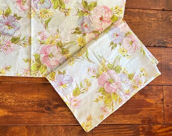 3 ViNTAGE PILLOWCASES PEQUOT DAISIES &Flowers