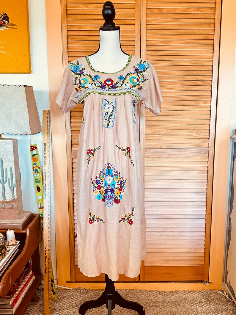 SweeT MEXICAN Puebla DRESS 90s Embroidered Small Pretty EMBROIDERY House Dress image 5