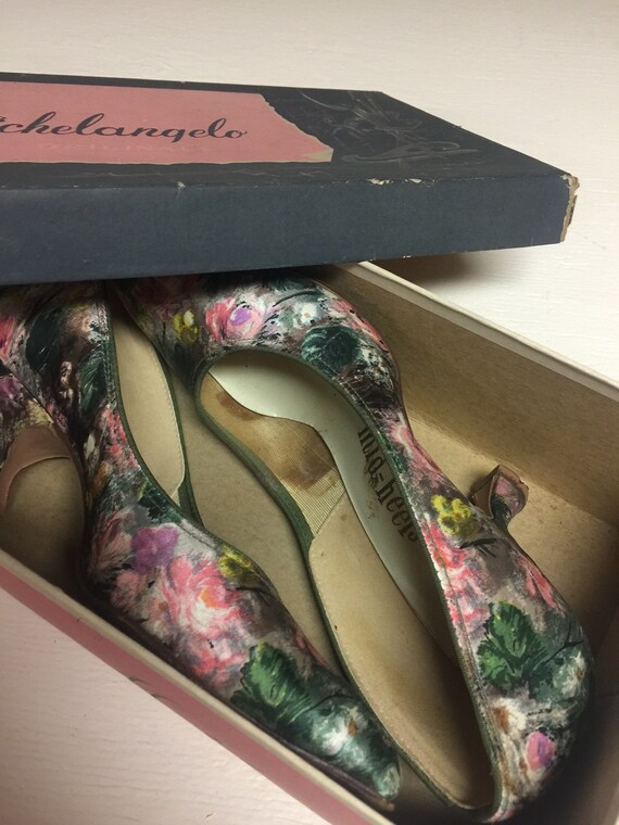 For StUDY 1950s Floral HOBNAIL PUMPS ViNTAGE Sati… - image 10