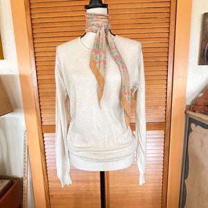 Vintage Cream Cashmere Crew Neck Sweater: Medium 34&quot; Pullover