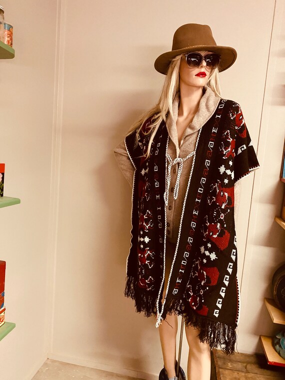VINTAGE MEXICAN PONCHO Deer Sweater Knit