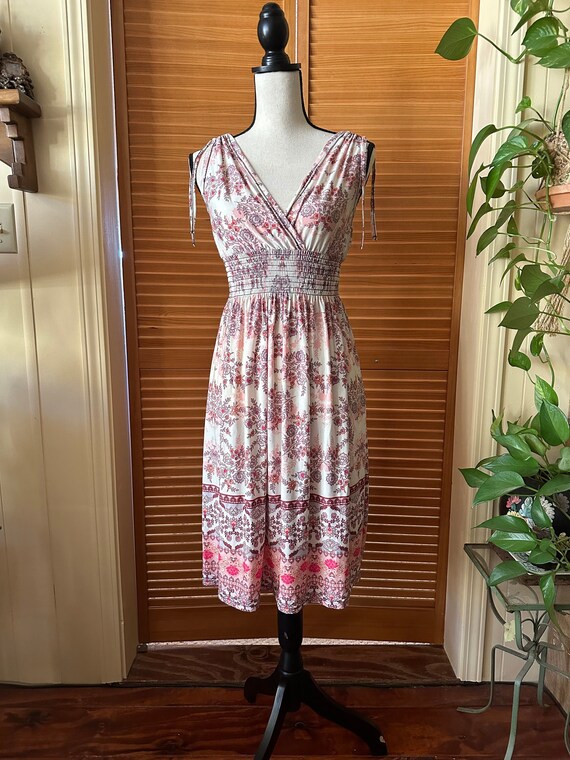 So Lovely VINTAGE 70s FLORAL DRESS Classic Seventi