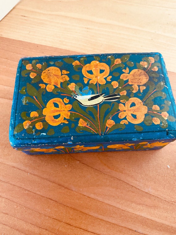 Small WOODEN Hand PAiNTED JEWELRY BOX Flowers Bird