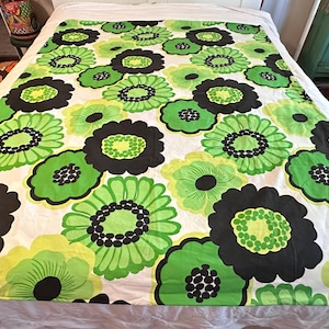 Vintage Floral Duvet Cover Set: Pop Art Irisette, 70s Psychedelic Green Black