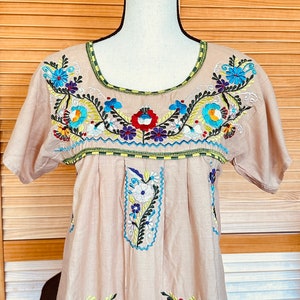 SweeT MEXICAN Puebla DRESS 90s Embroidered Small Pretty EMBROIDERY House Dress image 2