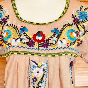 SweeT MEXICAN Puebla DRESS 90s Embroidered Small Pretty EMBROIDERY House Dress image 3