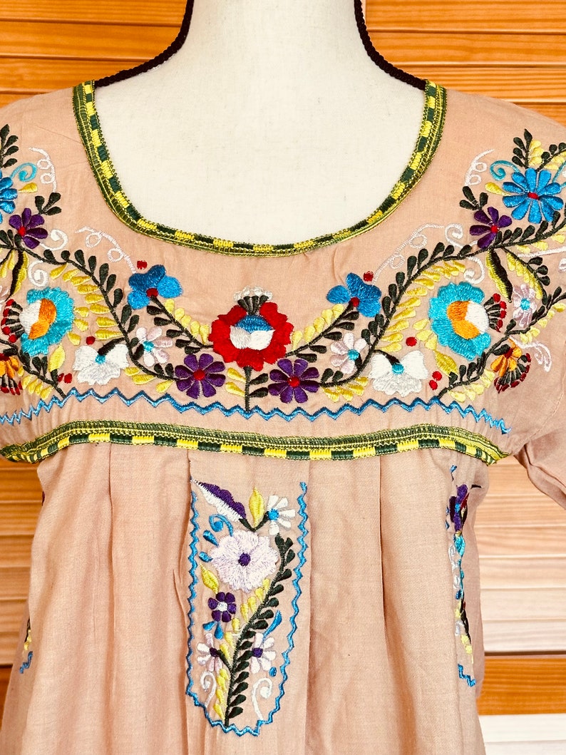 SweeT MEXICAN Puebla DRESS 90s Embroidered Small Pretty EMBROIDERY House Dress image 3