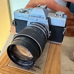 ViNTAGE MINOLTA CAMERA Model SRT 100 35mm FiLM Cameras PHoTOGRAPHY Take Photos Use Film 35 mm Great Heavy Camera!