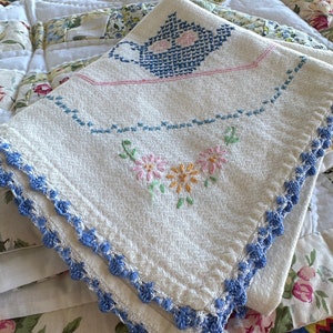 1940’s Kitchen HaND EMBROIDERED Vintage TABLECLOTH Tea Pot Design Flowers Colorful Handmade Hand Embroidery 30 x 32 Cotton Textile
