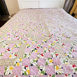 MiNT 1930&#39;s ANTiQUE Beautiful QUILT 1940s FEED SACK BeDSPREAD PAtCHWORK FLoUR SaCK ViNTAGE FuLL Feedsack Fabrics 72&quot; Square Depression Era