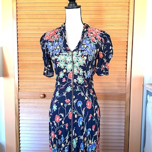 ViNTAGE 1940’s RAYON FLORAL Long DRESS ANTiQUE Dressing Gown Zips Up 1930’s Flowers Puffed Sleeves Maxi As Is