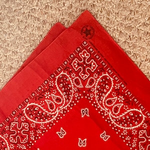 Vintage Red Cotton Bandana: Classic Cowboy Western USA