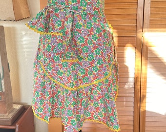 Beautiful ViNTAGE 1950’s FEEDSACK Fabric APRON COTTON w Rick Rack Trim