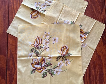 Pretty 1940s ViNTAGE DOGWOOD FLoWERS CoTTON NAPKiNS Floral PRINT