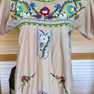 SweeT MEXICAN Puebla DRESS 90s Embroidered Small Pretty EMBROIDERY House Dress image 10