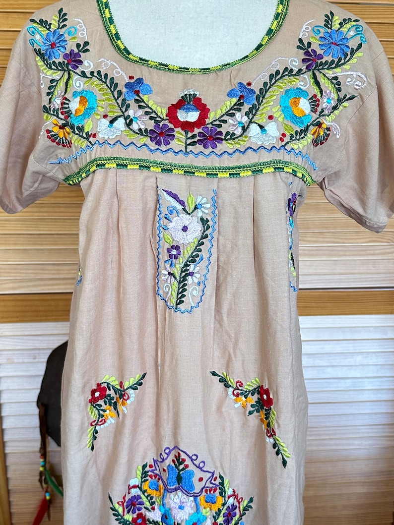 SweeT MEXICAN Puebla DRESS 90s Embroidered Small Pretty EMBROIDERY House Dress image 10