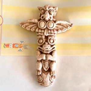 CooL TOTEM POLE Wall HANGiNG ViNTAGE ALASKA Souvenir Home DeCOR Plaster Handmade Hand Painted