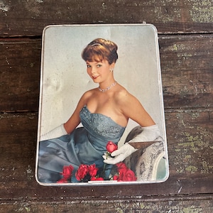 Vintage Beauty Queen Biscuit Tin: 1950s English Lithograph, Sitting Pretty Portrait