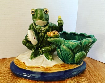 Vintage FROG “ARTiST” PLANTER Bowl CACTuS Ceramic Majolica Style Catch All Statue Knick Knack FRoGS!