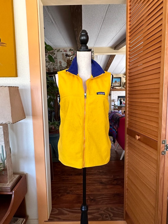 SaLE Vintage PATAGONIA VeST ZiP Up Yellow & Navy … - image 1