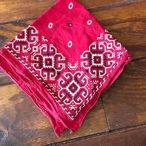 SoFT & WoRN Vintage RED Classic BANDANA COTTON U S A OLdER Neck Scarf Hunting Hiking Biking Neckerchief Fast Color
