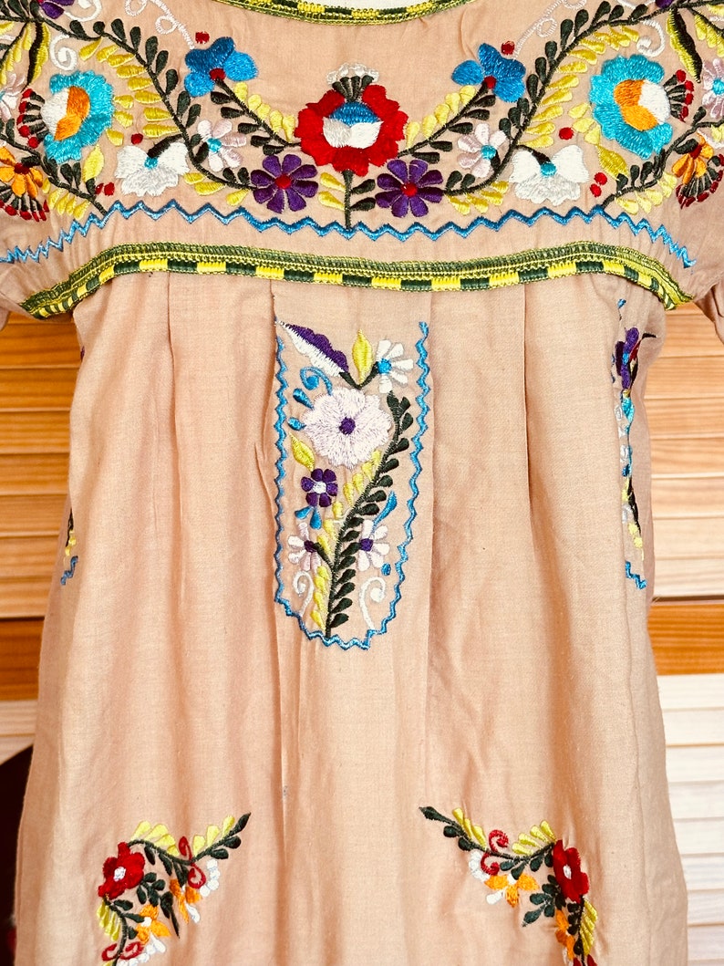 SweeT MEXICAN Puebla DRESS 90s Embroidered Small Pretty EMBROIDERY House Dress image 6