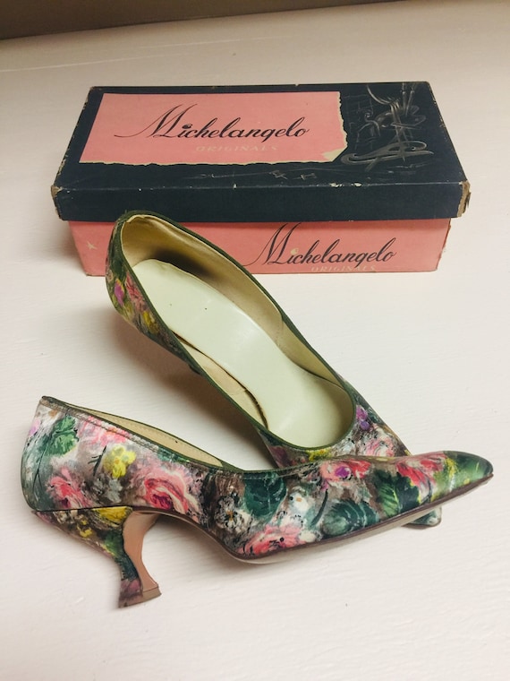 For StUDY 1950s Floral HOBNAIL PUMPS ViNTAGE Sati… - image 1