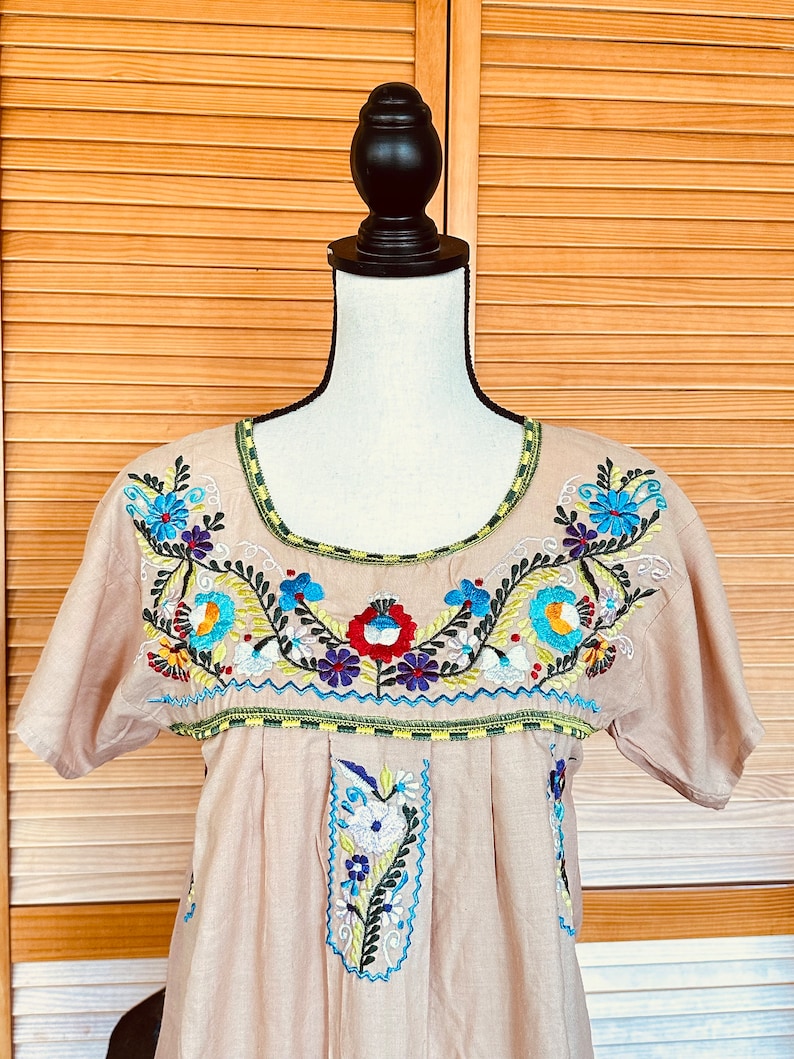 SweeT MEXICAN Puebla DRESS 90s Embroidered Small Pretty EMBROIDERY House Dress image 4