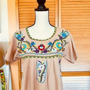 SweeT MEXICAN Puebla DRESS 90s Embroidered Small Pretty EMBROIDERY House Dress image 7