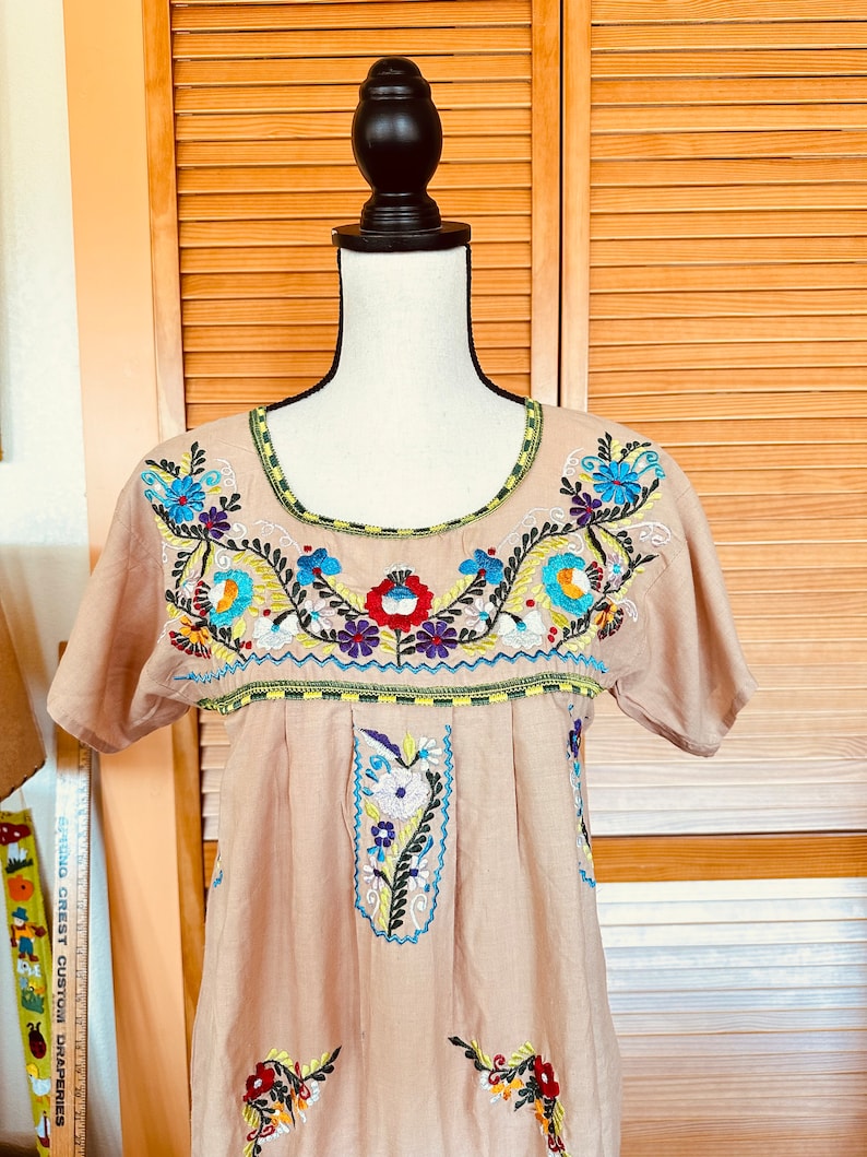 SweeT MEXICAN Puebla DRESS 90s Embroidered Small Pretty EMBROIDERY House Dress image 7