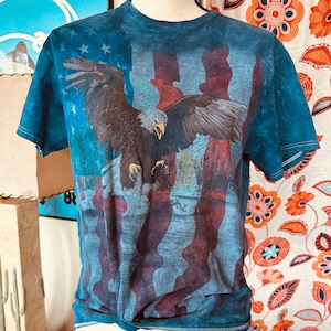 Awesome ViNTAGE EaGLE & FLaG T SHiRT OvER DYED 1980s Eagles Red White And Blue Small 34” Chest