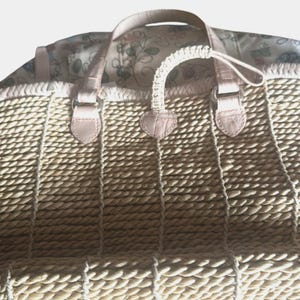 Brighton Vintage Flower Wood Button Straw & Woven Cream Leather Handbag image 5