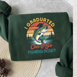 L'obtention du diplôme de pêche PNG, j'ai obtenu mon diplôme puis-je aller à la pêche maintenant, conception de sublimation drôle de pêcheur, rétro coucher de soleil chemise Clipart, téléchargement numérique