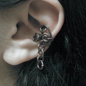 Gunmetal Jester Earcuff