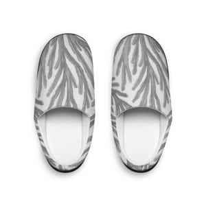 Cozy Women&#39;s Indoor Slippers with Elegant Leaf Design - Perfect for Relaxing, Home Gift, Self-Care, and Cozy Nights, Gifts for Her