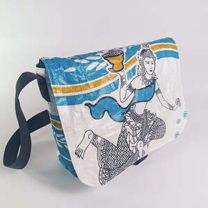 Sac messager recyclé fait main - Sac à bandoulière léger et durable pour le travail et l'école - Fabriqué en Thaïlande à partir de sacs de riz recyclés