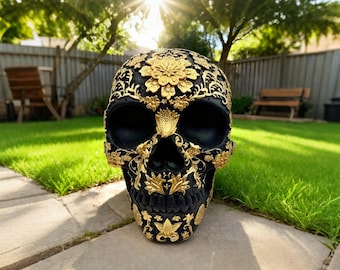 Zwart en goud bloemen schedel sculptuur – gotische hars schedel standbeeld, barok geïnspireerd schedel decor voor huis en tuin, halloween ornament