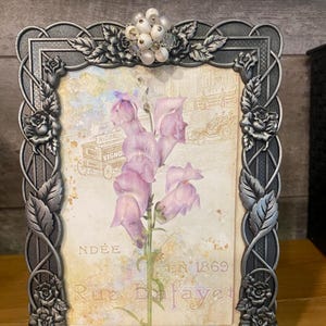 Picture Frame - 5 x 7 Vintage Metal Picture Frame