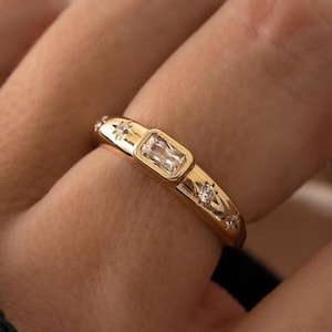 Gold Bezel Emerald Ring, Tapered Gold Band with Diamonds, Dainty Starburst Ring, Modern Minimalist Stacking Band, Solid Gold Statement Ring