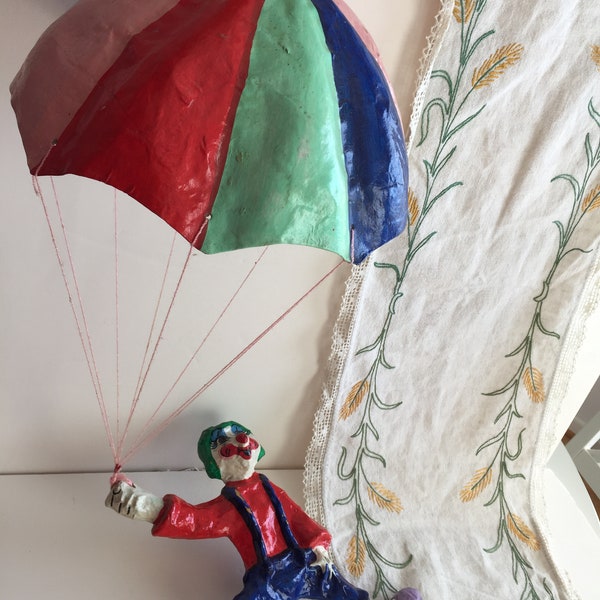 Clown en papier mâché vintage peint à la main 34"/ Clown en parachute collection/ Clown peint à la main en parachute fait main