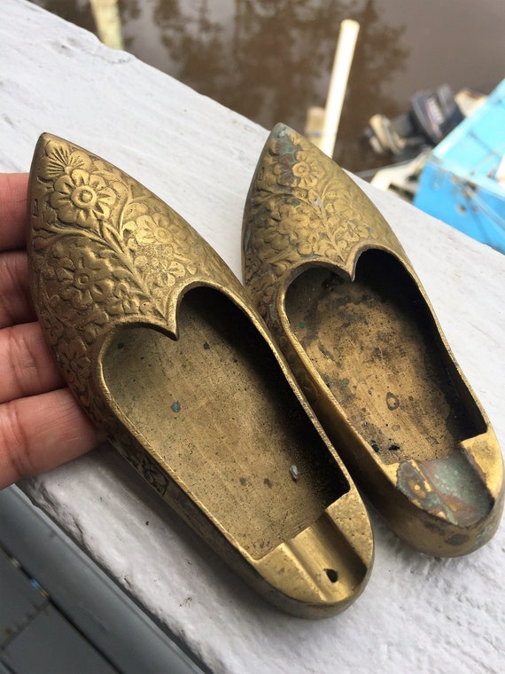 2pc Vintage Brass Shoe Ashtray- Ornate Brass Decorative Shoe 2pc Vintage Brass Shoe Ashtray- Ornate Brass Decorative Shoe