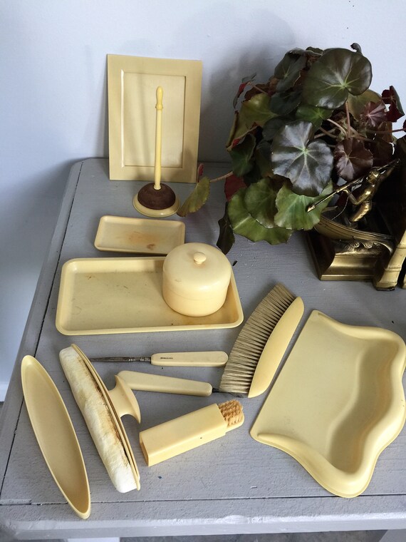 Vintage Plastic Vanity Sets 1940s Ivory Py Ra Lin Company Victorian Las Lots Of 14 Pieces
