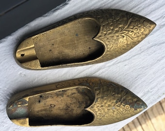 2pc Vintage Brass Shoe ashtray- Ornate Brass Decorative shoe Astray-5&quot;x3&quot;x1.5&quot;/ Collectible vintage Solid Brass Shoe Ashtrays 2pc/ Ornate